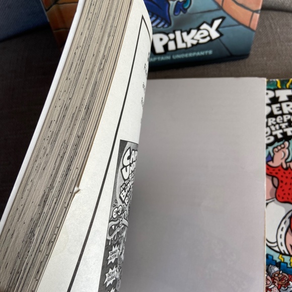 3 Books by DAV PILKEY - DOGMAN For Whom The Ball Rolls - CAPTAIN UNDERPANTS - Picture 7 of 7